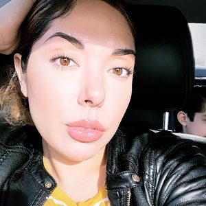 Meet your Posher, Adriana